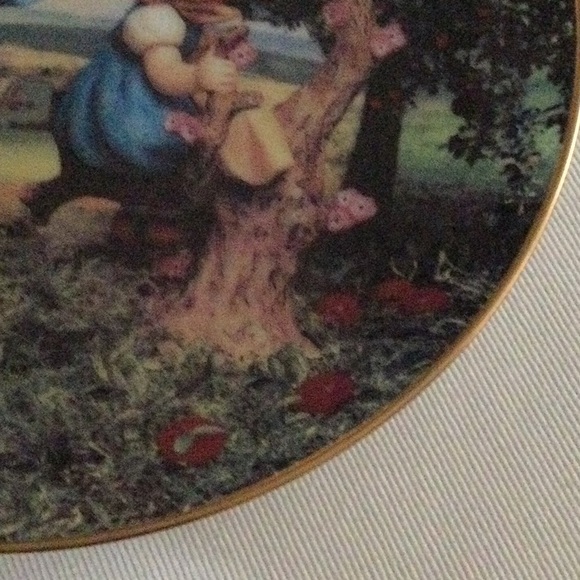 M.I. Hummel 8” Decorative Plate “Apple Tree Boy and Girl” - Picture 5 of 10